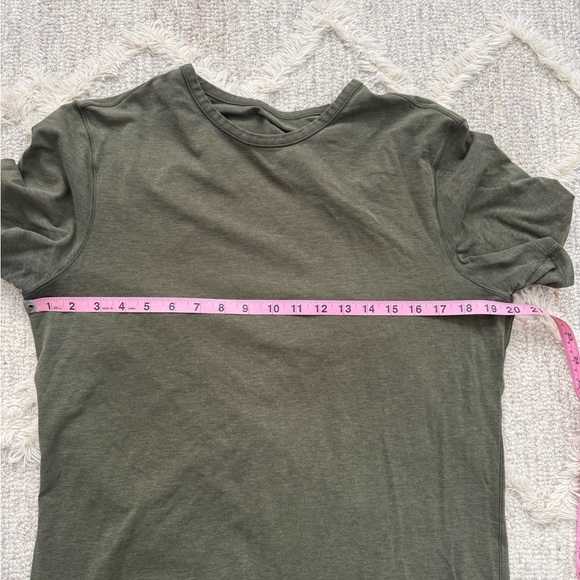 Lululemon Men’s 5 Year Basic Tees (Maroon, Navy, Olive, Heathered Iron Blue) - Picture 6 of 8